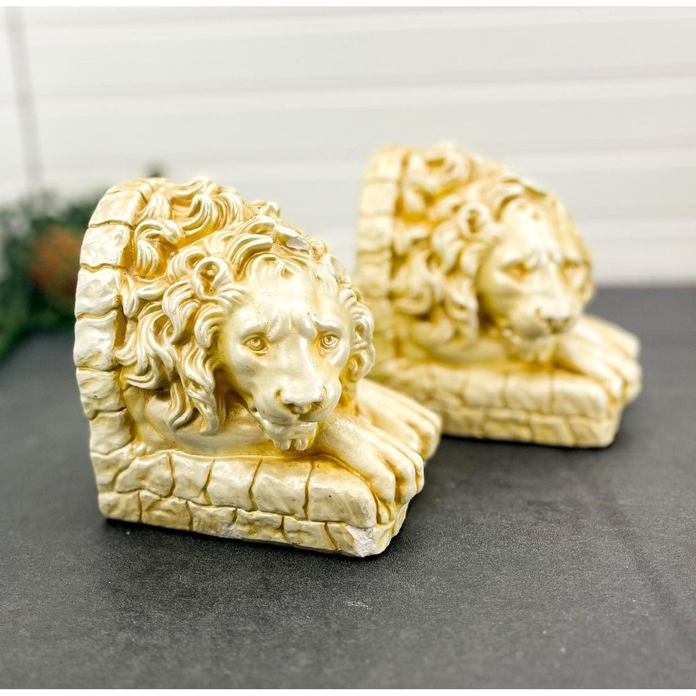 Vintage Pearl Chalkware Lion Bookends: Art Deco Shelf Decor